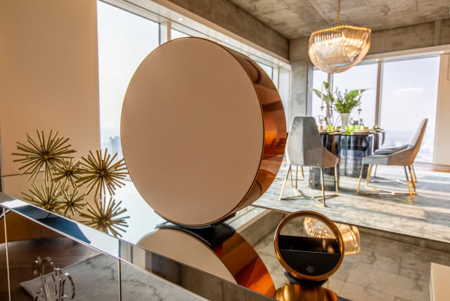 Bang & Olufsen to najbardziej zaawansowany system audiowizualny na świecie. Zestaw składający się z najnowszej generacji telewizora OLED i systemu głośników 5.1 