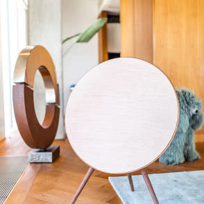 Bang & Olufsen to najbardziej zaawansowany system audiowizualny na świecie. Zestaw składający się z najnowszej generacji telewizora OLED i systemu głośników 5.1 