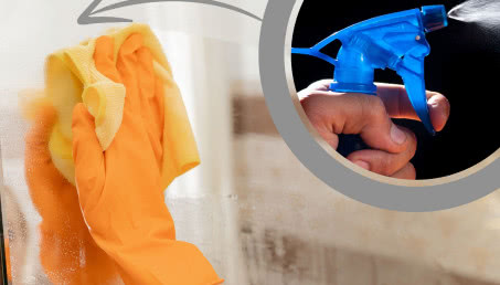 Plamy i tłuste ślady po palcach na lustrze znikają, dzięki tej mieszance. Pryskam raz i mam spokój