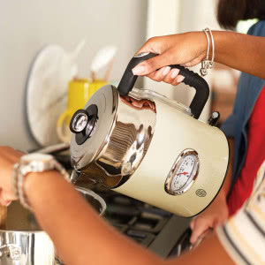 Jak w ciągu 70 lat urządzenia domowe zmieniły życie w kuchni?