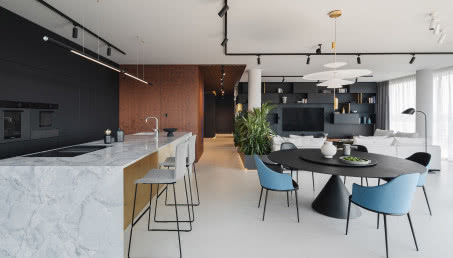 Dwupoziomowe mieszkanie z widokiem na Wisłę. Ma 145-metrowy taras i jacuzzi na dachu!