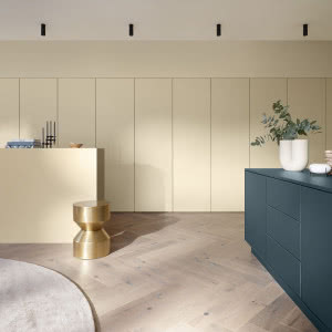 Nowy ulubieniec projektantów wnętrz? Szkło polimerowe i jego zastosowanie w aranżacji wnętrz