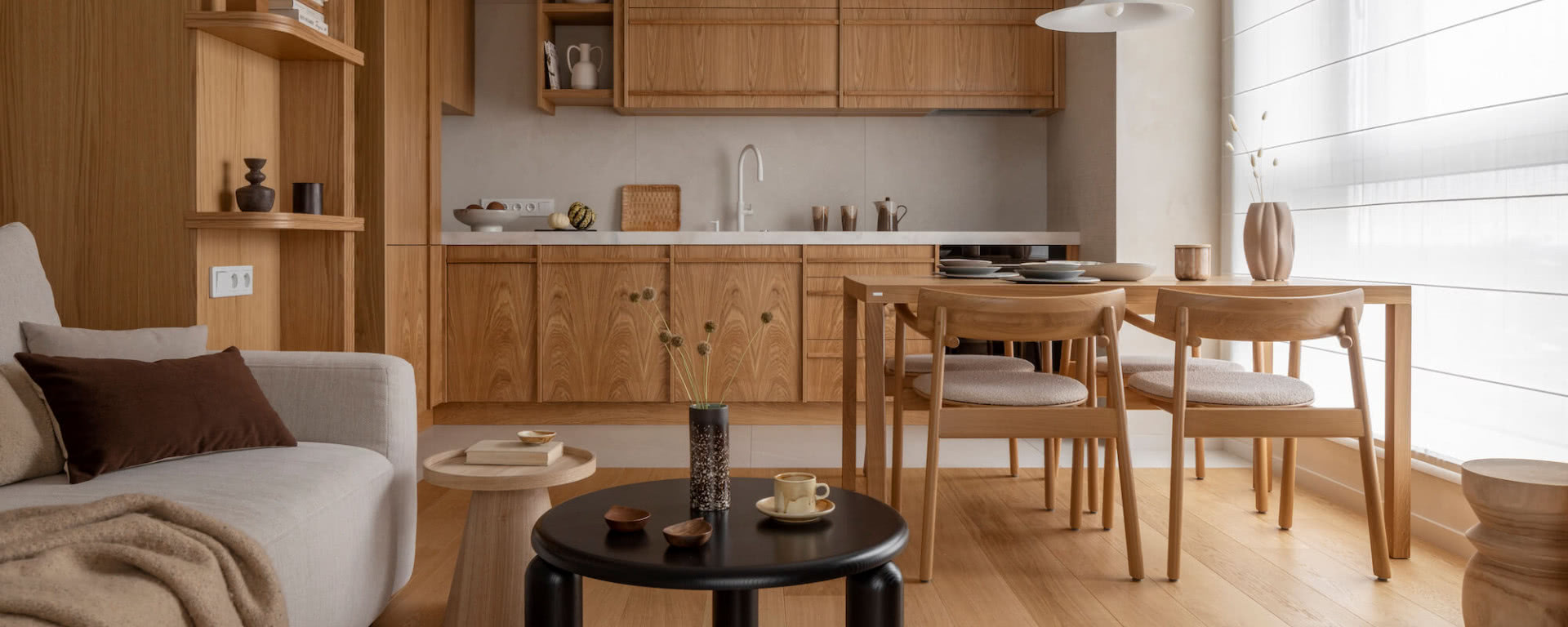 Wszędzie drewno. Mieszkanie w Łodzi - 65 m2 w stylu japandi