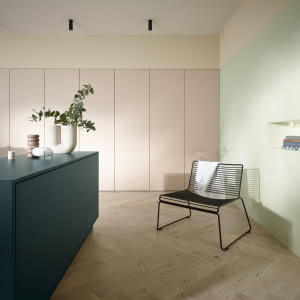 Nowy ulubieniec projektantów wnętrz? Szkło polimerowe i jego zastosowanie w aranżacji wnętrz