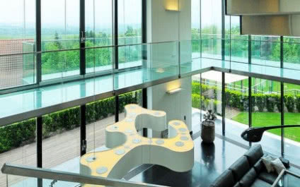 Nowoczesna architektura i widok na Tatry