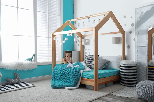 łóżko dla dzieci w kształcie domku