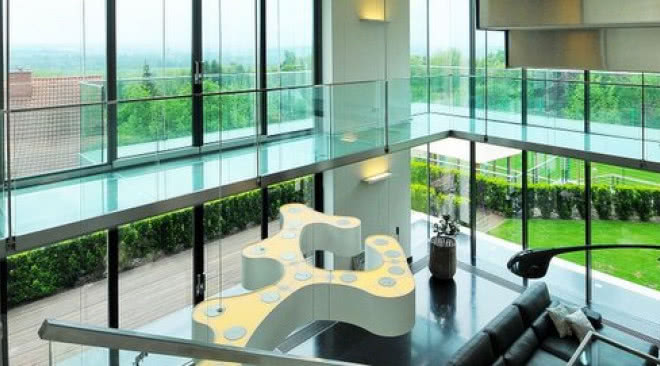 Nowoczesna architektura i widok na Tatry