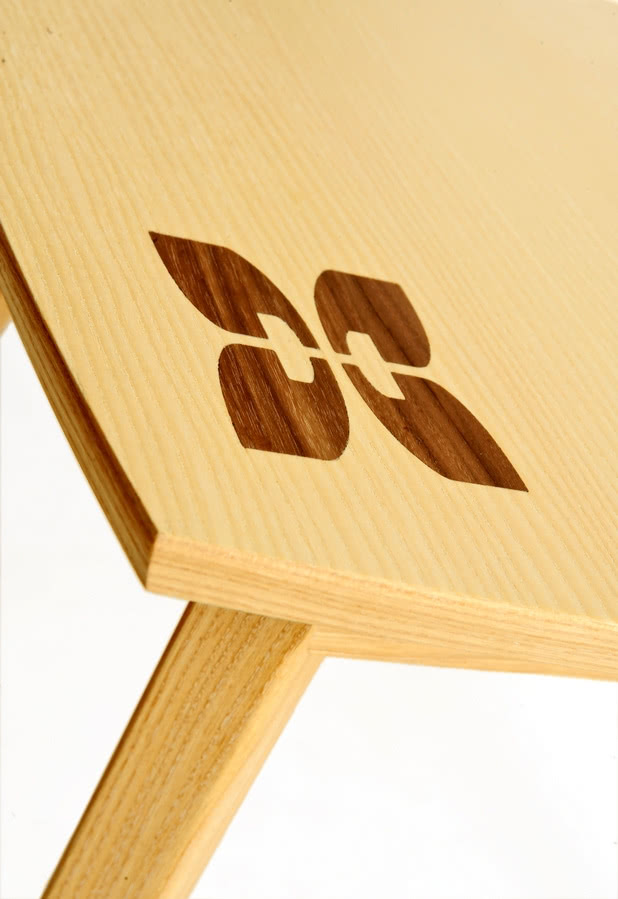 Fragment stolika kawowego.