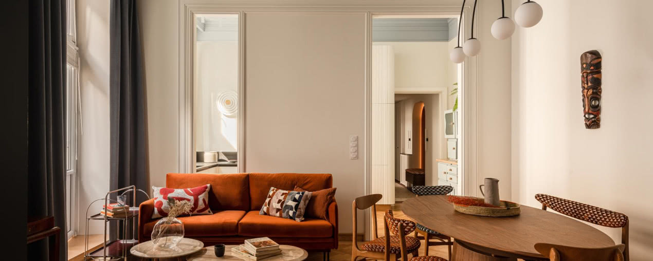 Odwiedzamy mieszkanie w łódzkiej kamienicy. Ma antresolę i vintage perełki!