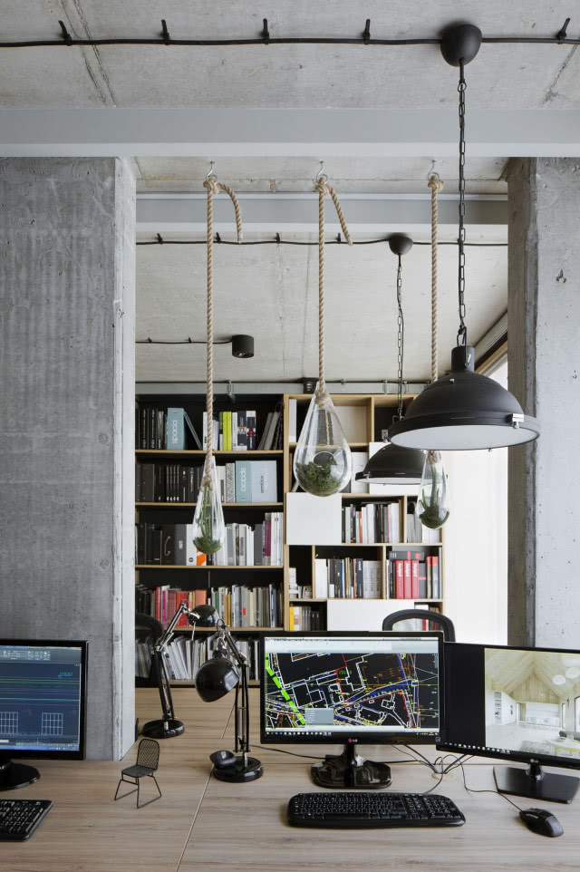 Wnętrza biurowe z surowym betonem