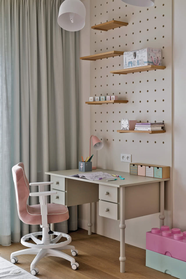 kącik do nauki pokój dziecięcy