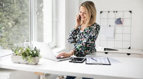 Domowe biuro - jakich elementów wyposażenia nie może w nim zabraknąć?