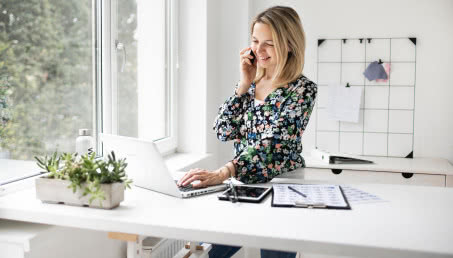 Domowe biuro - jakich elementów wyposażenia nie może w nim zabraknąć?