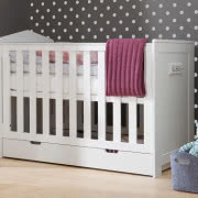 Niemowlęce łóżeczko, na przykład, z czasem...