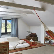 Dom pośród pól - efektowny miks starego z nowym