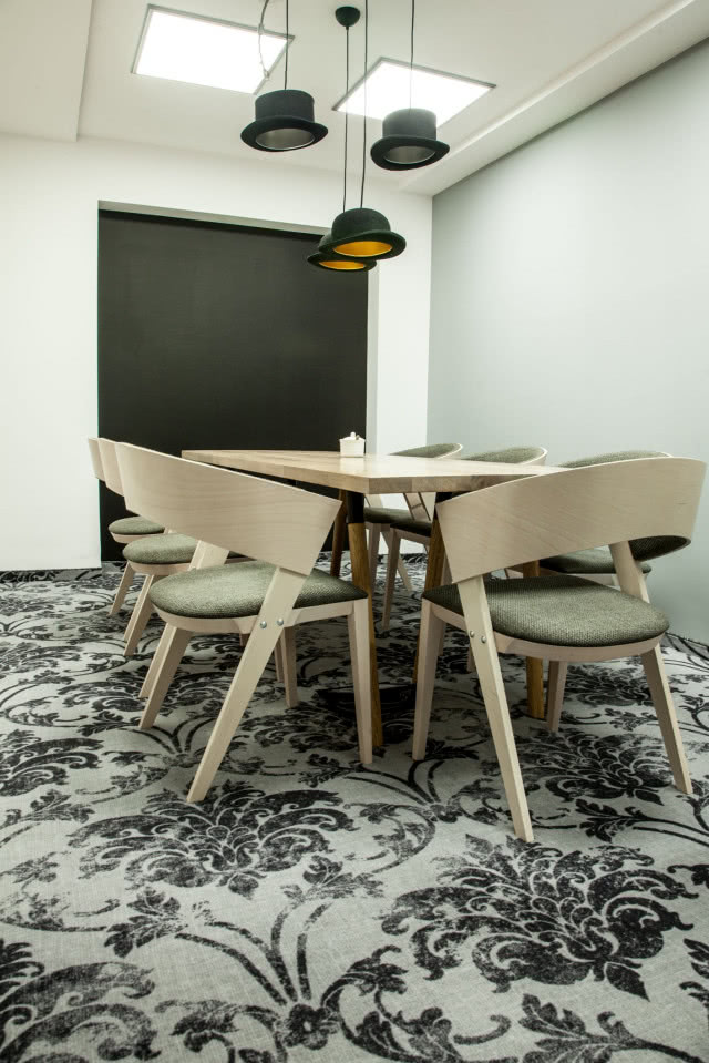 Wykładzina biurowa z ornamentem