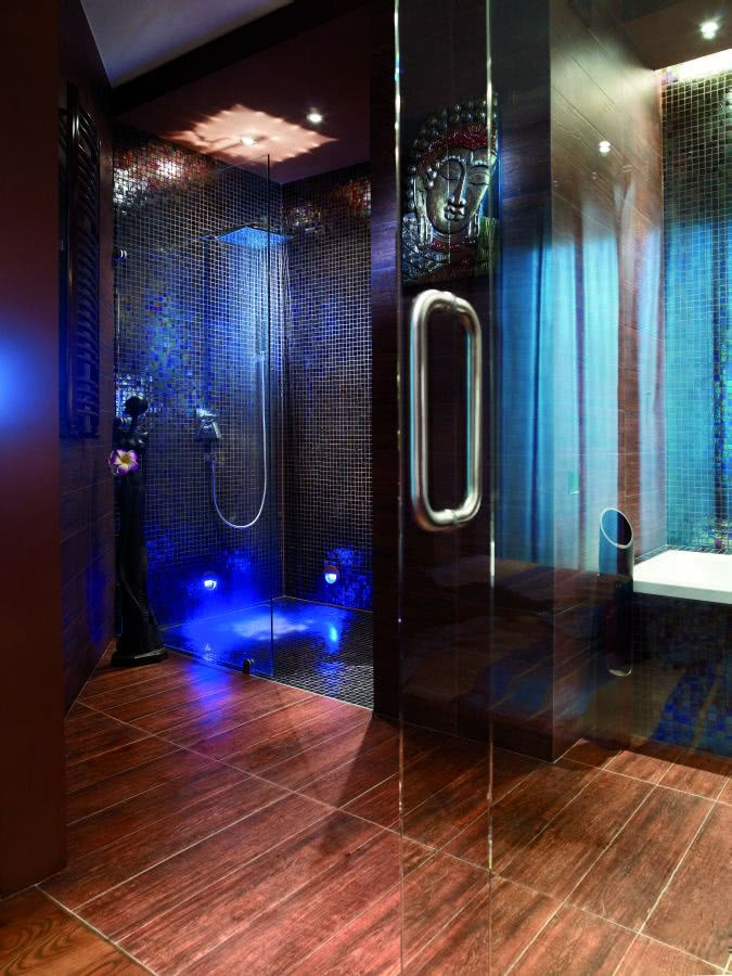 W łazience klimat tworzy światło zainstalowane...