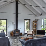 - Ślusarz miał tu więcej roboty niż stolarz -...