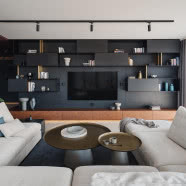 Dwupoziomowe mieszkanie z widokiem na Wisłę. Ma 145-metrowy taras i jacuzzi na dachu!