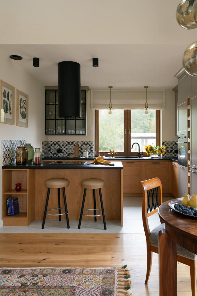 półwysep między kuchnią a salonem