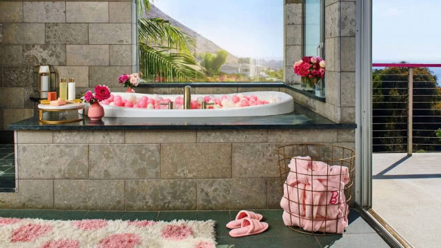 łazienka w domu Barbie