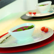 Salon graniczy bezpośrednio z tarasem, na który...