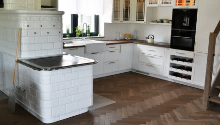 Moc natury we wnętrzach. Co warto wiedzieć o drewnianych podłogach?