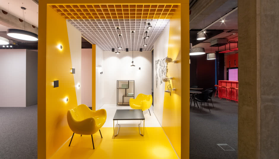 Teatr światła. AQForm otworzyło Centrum Badawczo-Rozwojowe oraz showroom