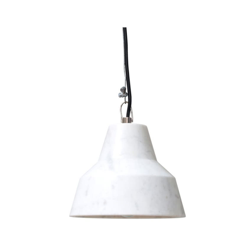 Lampa z marmurowym kloszem, zawieszona na...