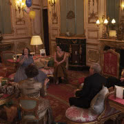 Serialowa księżna Diana (Emma Corrin) w...