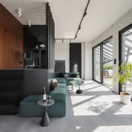 Dwupoziomowe mieszkanie z widokiem na Wisłę. Ma 145-metrowy taras i jacuzzi na dachu!