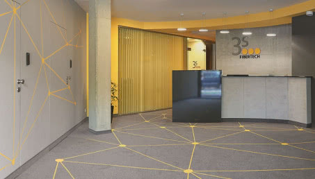 Tutaj wakacje trwają cały rok! Aranżacja biura z piaskiem pod stopami