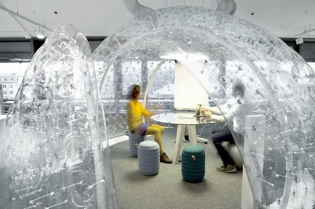 Biuro Bausch and Lomb HQ – kopuły do spotkań...