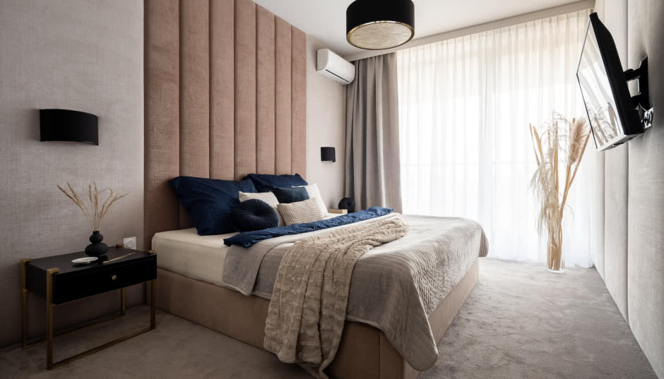 Czy warto mieć telewizor w sypialni? Plusy, minusy i jeden zaskakujący fakt