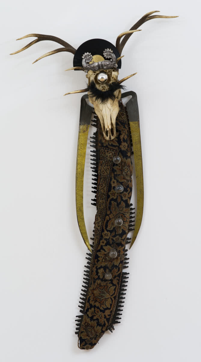 "Stary anioł", 1965-1981, asamblaż, 210 × 107 ×...