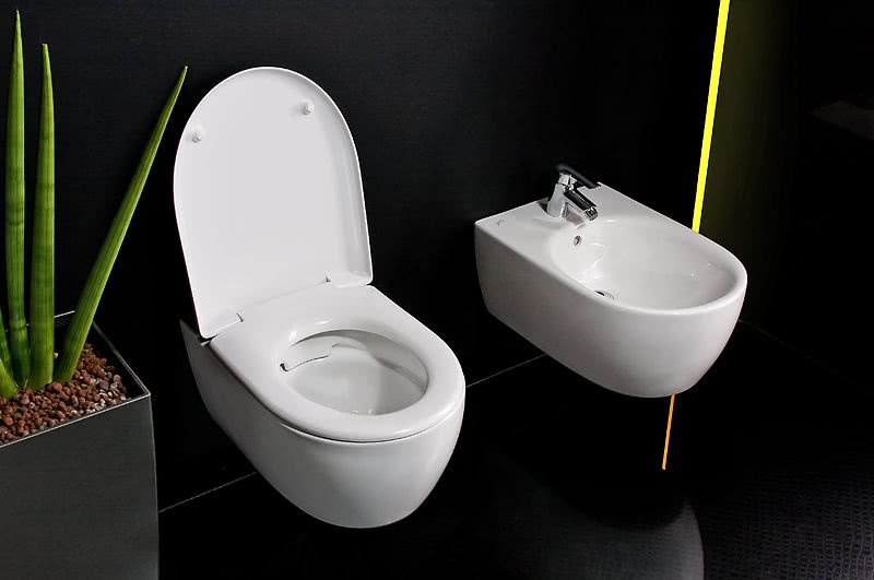 Sedes i bidet Rimfree z serii 4U Keramag.