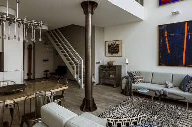 Soft loft, czyli eleganckie mieszkanie z industrialnymi akcentami