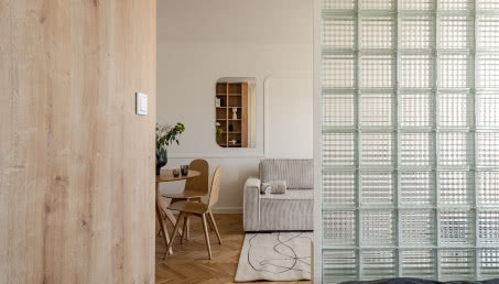 Warszawskie mieszkanie w kamienicy. Każdy może je wynająć!