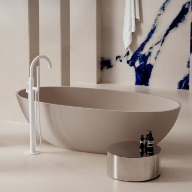 Armatura łazienkowa OMNIRES Y, biały mat | Wanna OMNIRES SHELL M+, dune beige 