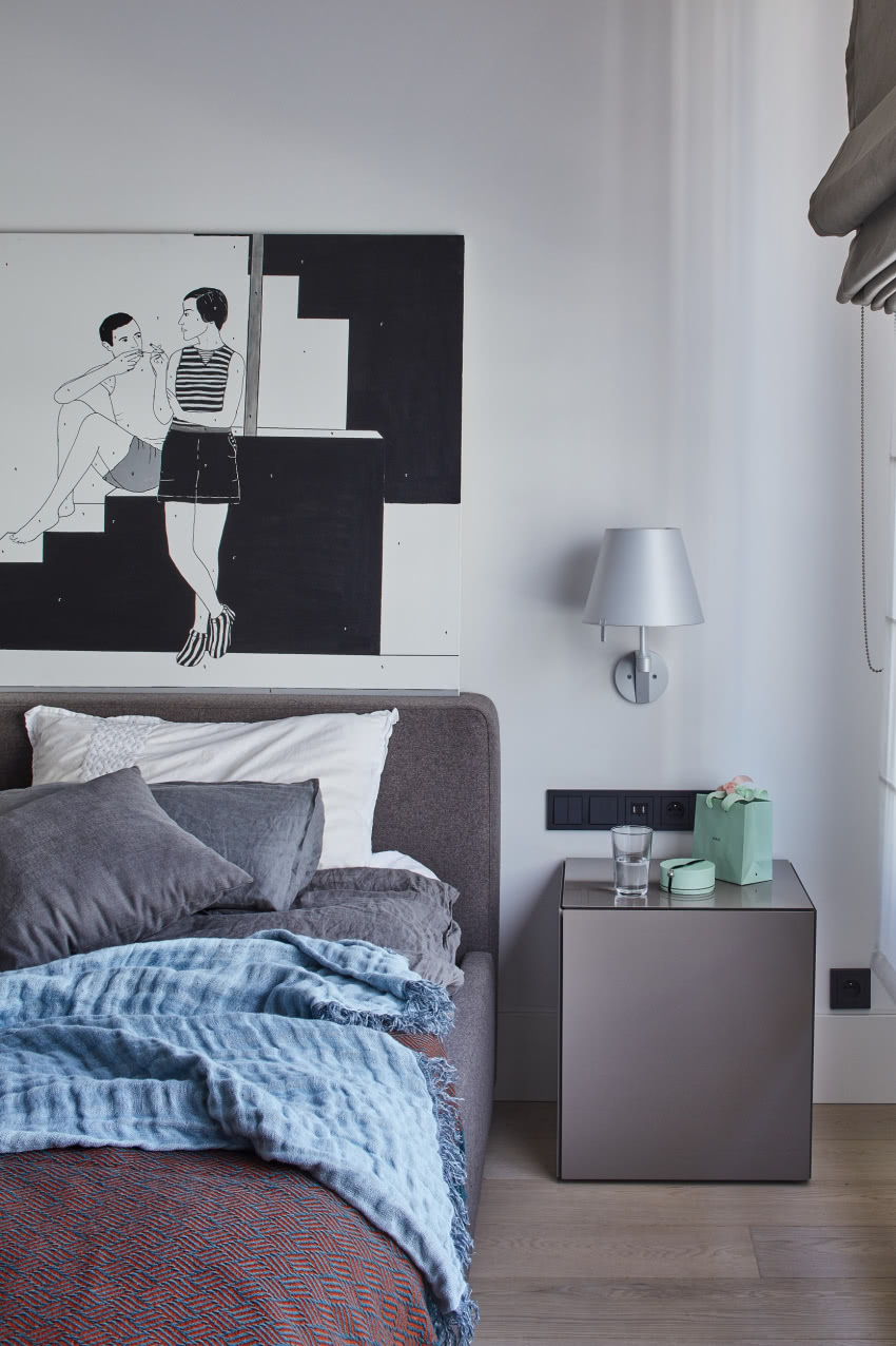 Łóżko marki Monada przykrywa
lniana pościel...