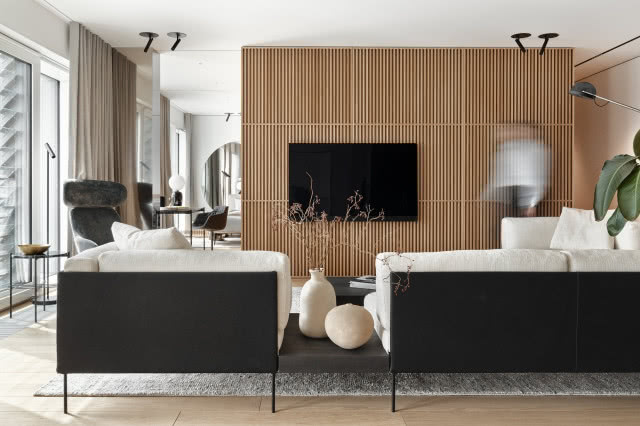 Drewniana ściana telewizyjna z lamelami