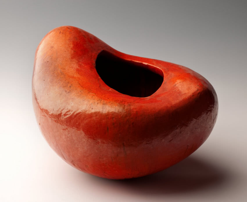 "Czerwona forma (Nerka)", 1956, rzeźba, szkliwo...