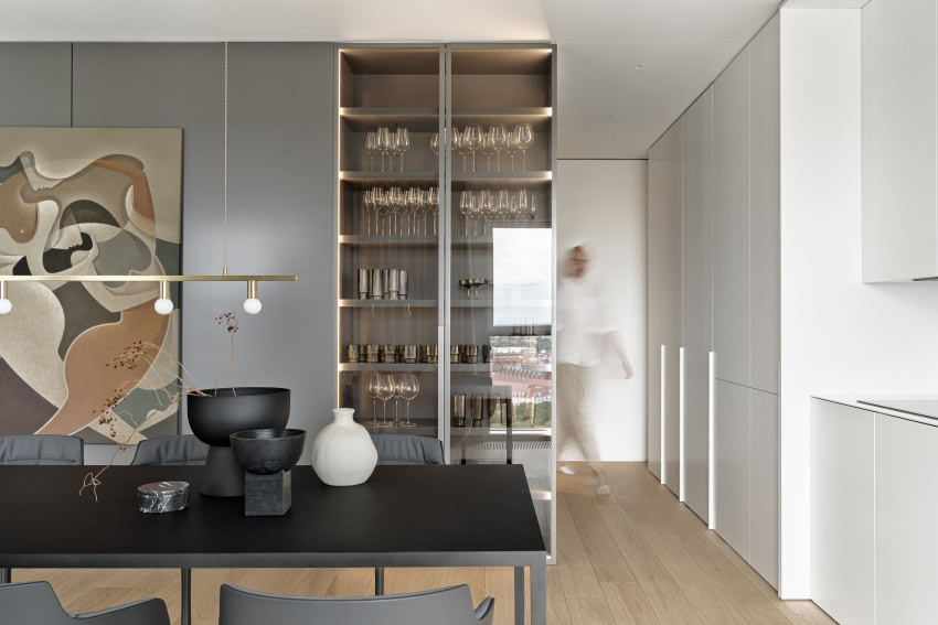 W części jadalnianej w oszklonej, podświetlonej...