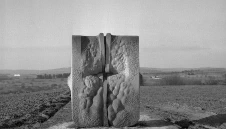 Odkryj nieznane oblicze Adolfa Ryszki: "Przestrzeń niesie cień" zmienia podejście do sztuki!