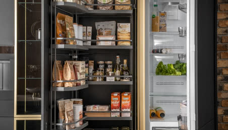 Jak najlepiej ustawić szafki z systemem cargo, pamiętając o ergonomii w kuchni?