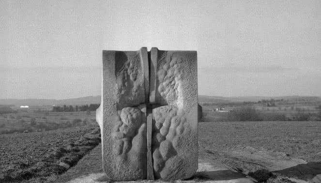 Odkryj nieznane oblicze Adolfa Ryszki: "Przestrzeń niesie cień" zmienia podejście do sztuki!