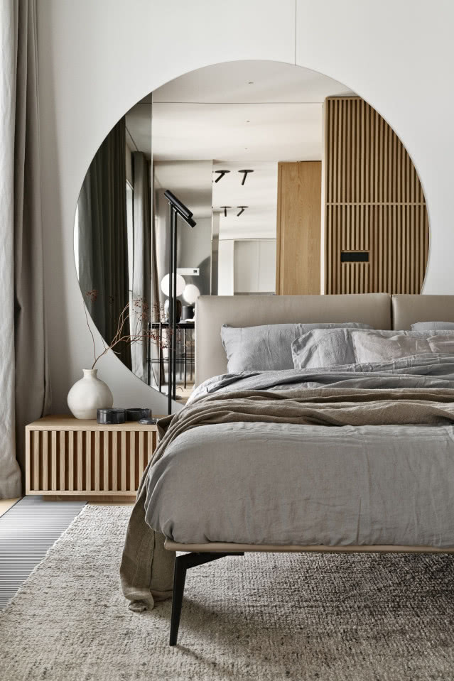 Lustro nad łóżkiem