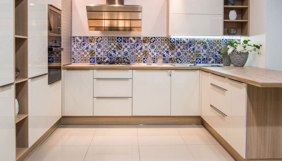 Jakie odległości w kuchni? Zasady ergonomii między szafkami