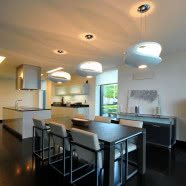 Nowoczesna architektura i widok na Tatry