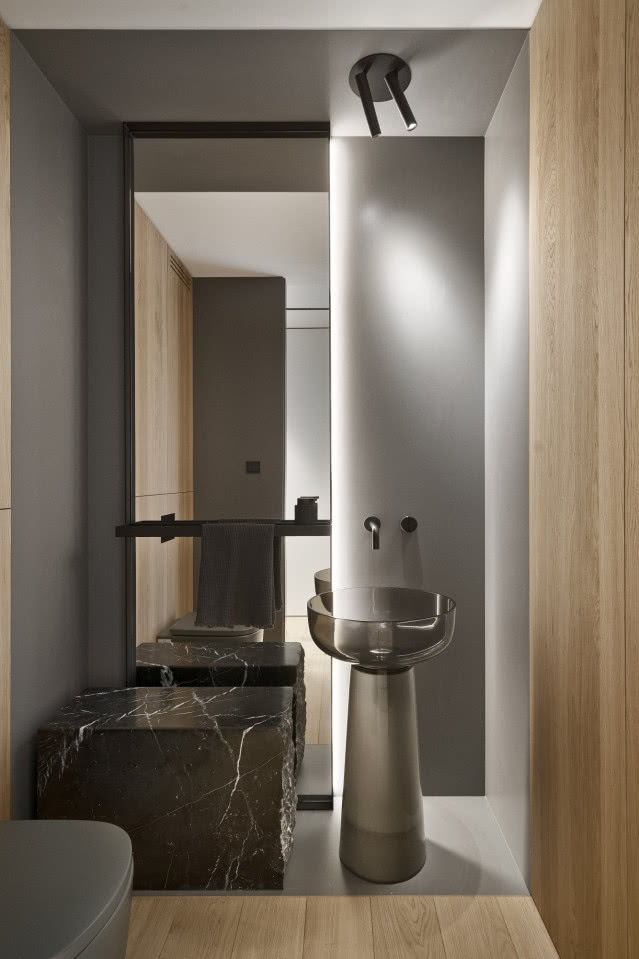 Nowoczesna ciemna łazienka